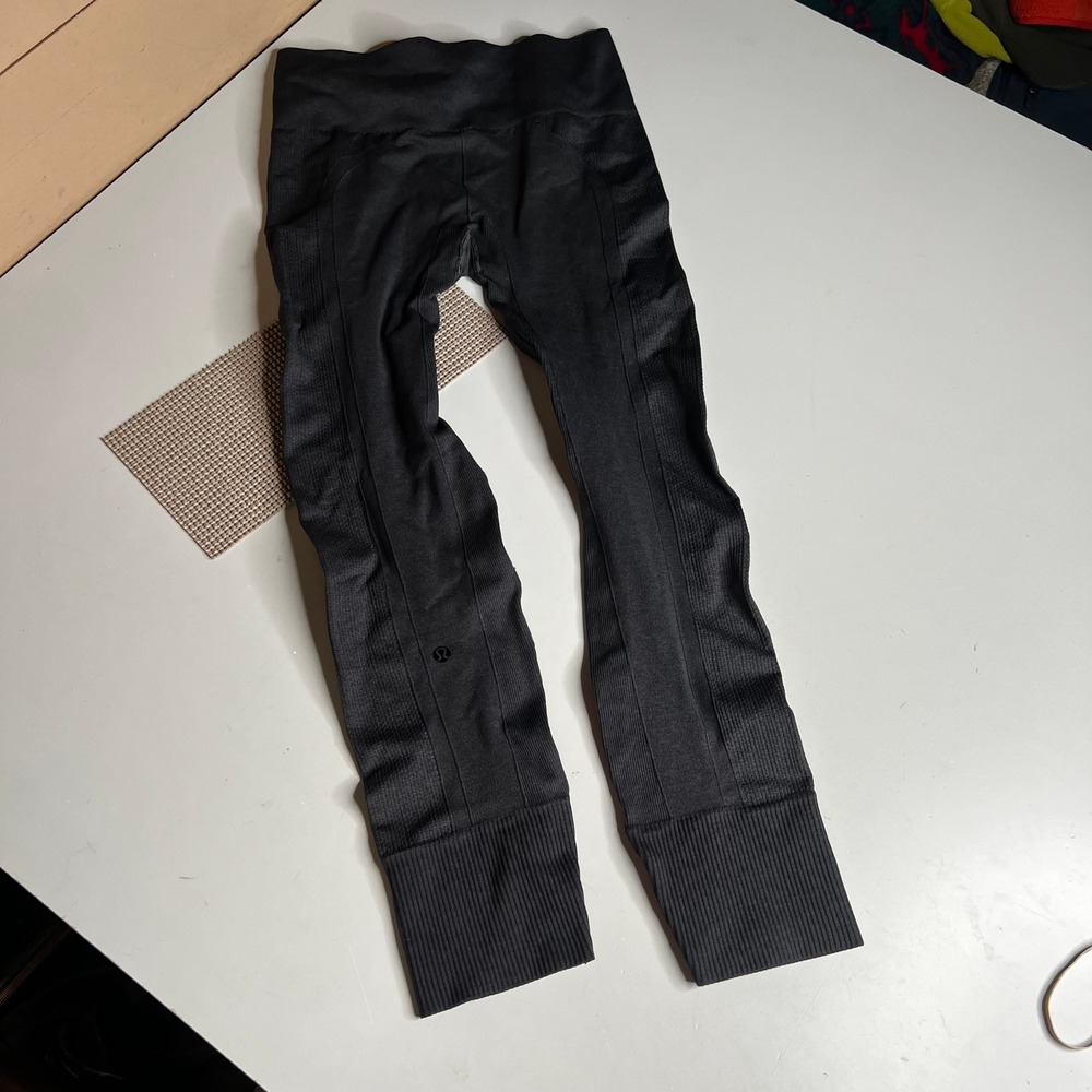 Lululemon Ebb to Street Tight Black Seamless High Rise Yoga Leggings Size 4